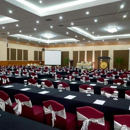 Grand Cempaka Business Hotel Yakarta Exterior foto