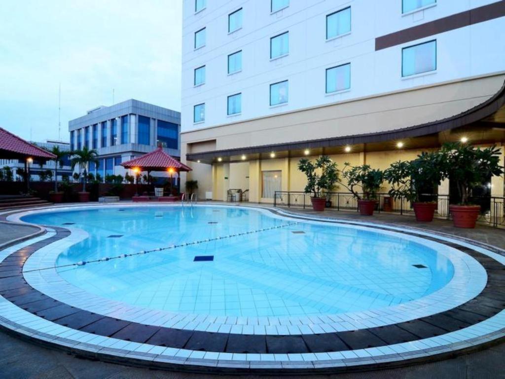 Grand Cempaka Business Hotel Yakarta Exterior foto