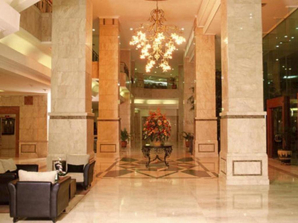 Grand Cempaka Business Hotel Yakarta Exterior foto