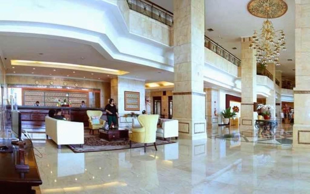 Grand Cempaka Business Hotel Yakarta Exterior foto