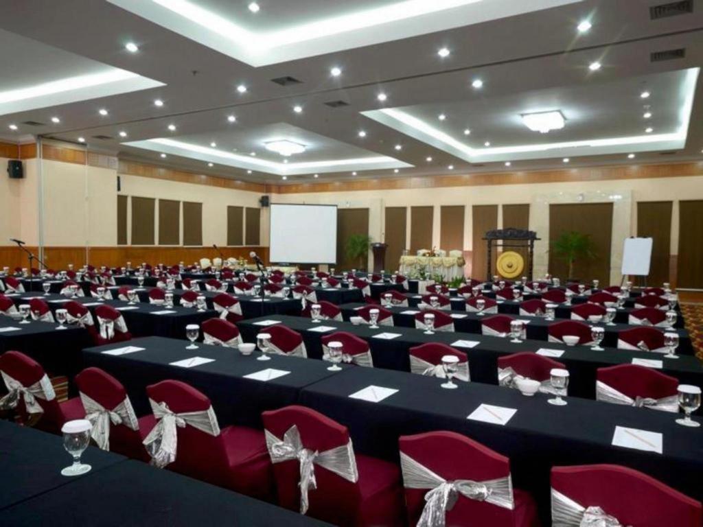 Grand Cempaka Business Hotel Yakarta Exterior foto